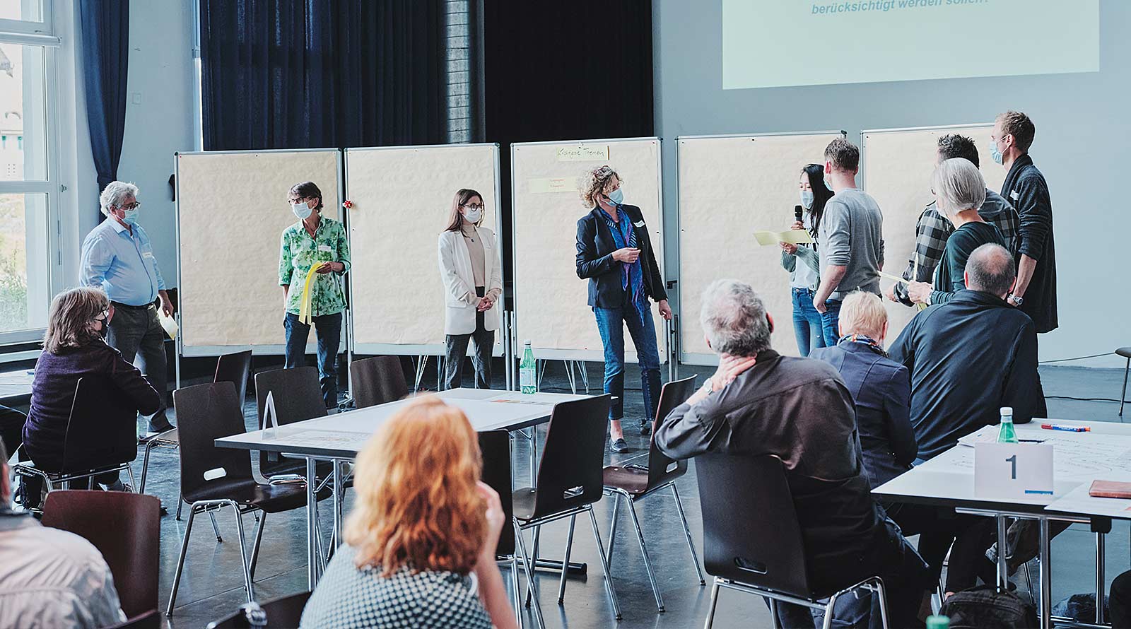 Eindrücke von den Dialogveranstaltungen «Felsenrain: neu - gewohnt», die mit der Methode «World-Café» gestaltet wurden.