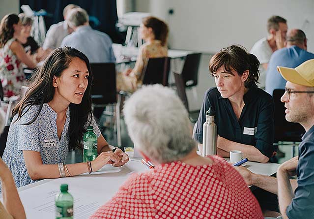 Eindrücke von den Dialogveranstaltungen «Felsenrain: neu - gewohnt», die mit der Methode «World-Café» gestaltet wurden.